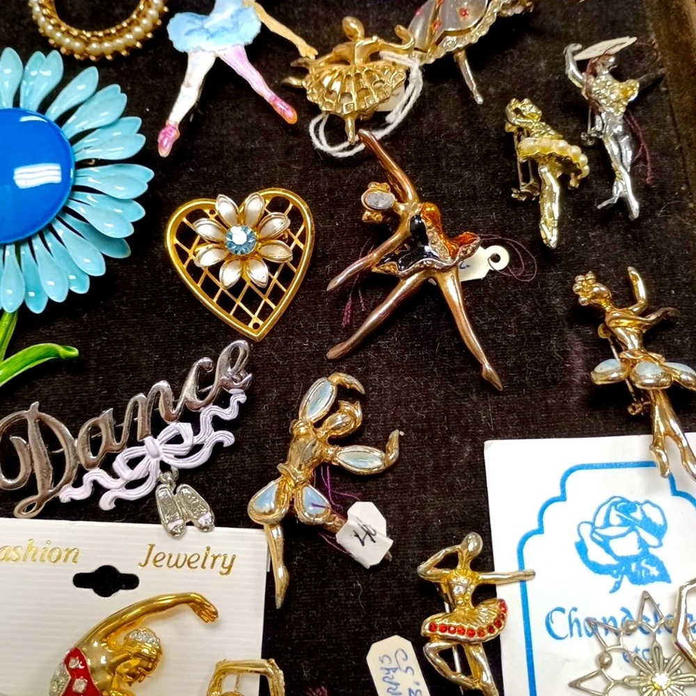 2 LB Gold & Silver Jewelry Collection~ Mostly Wearable necklace brooch earrings
